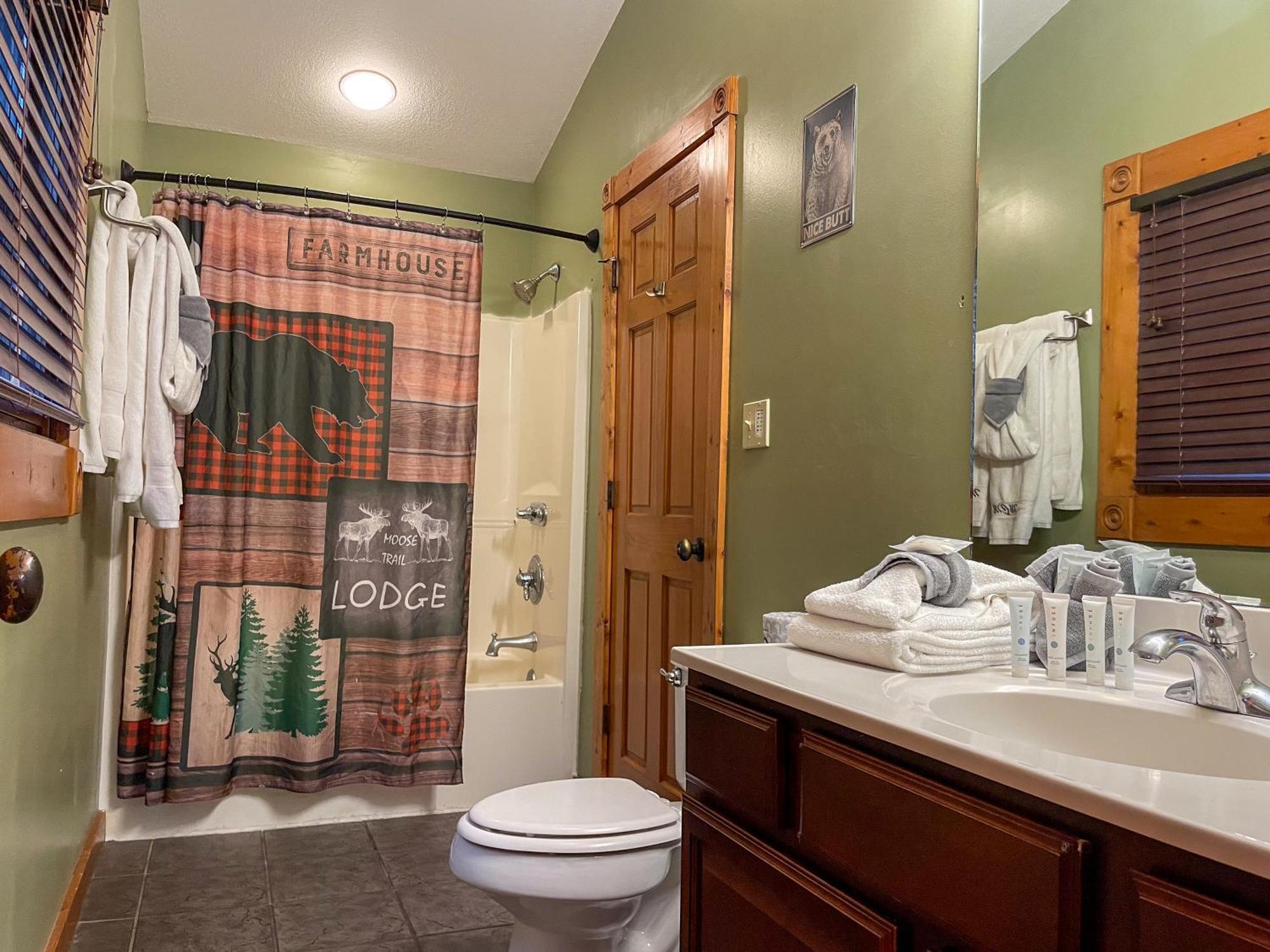 Spacious Resort Log Cabin, Easy Drive, Hot Tub, Arcade Gameroom, Mountain Vibe Gatlinburg Exterior foto