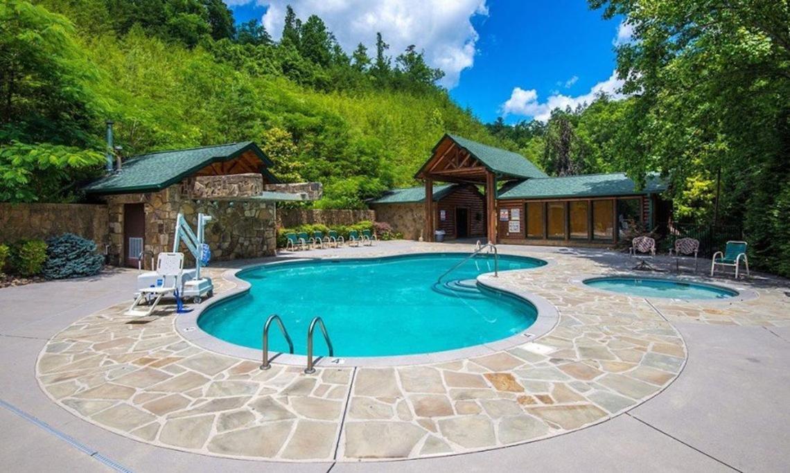 Spacious Resort Log Cabin, Easy Drive, Hot Tub, Arcade Gameroom, Mountain Vibe Gatlinburg Exterior foto