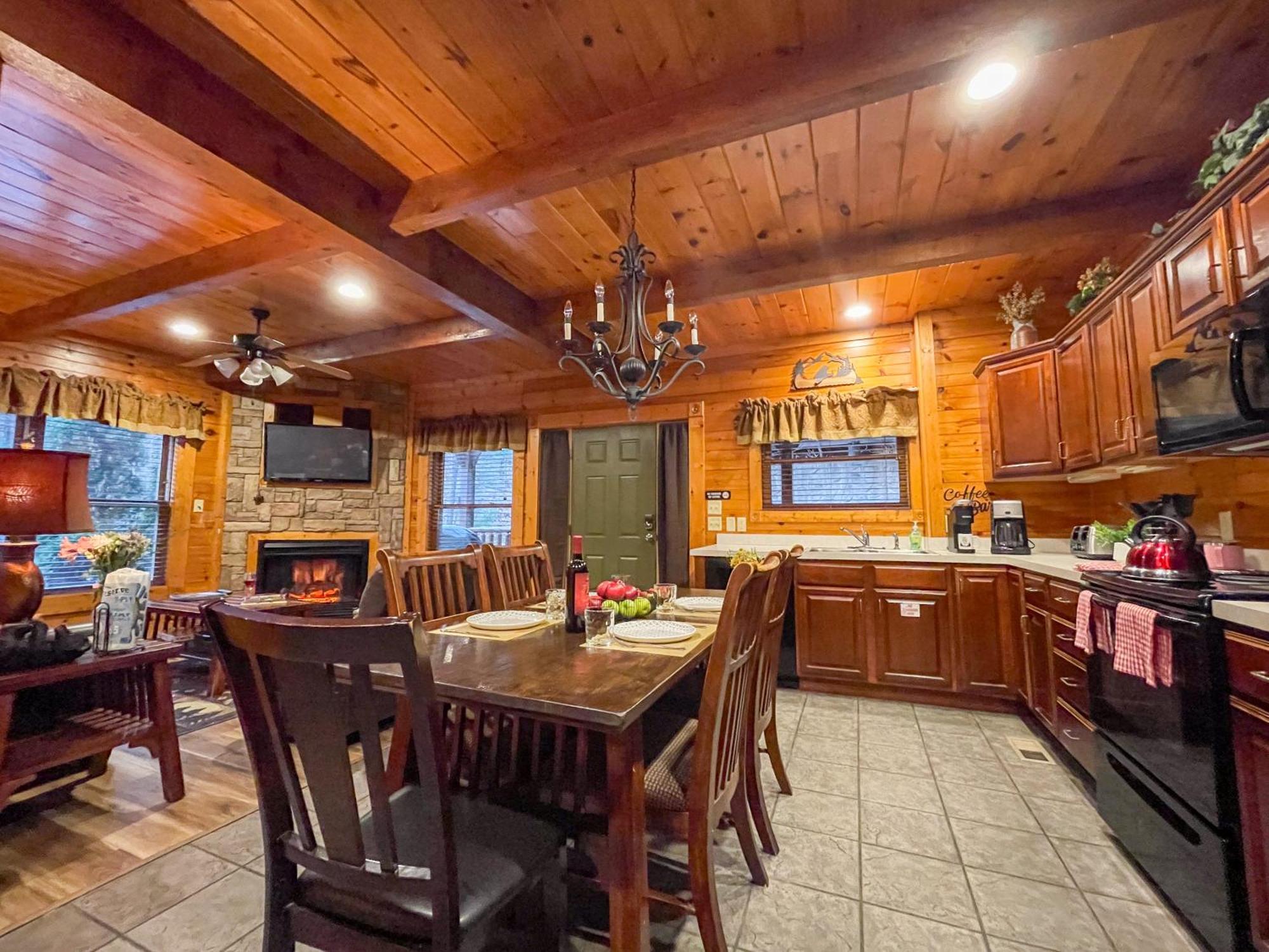 Spacious Resort Log Cabin, Easy Drive, Hot Tub, Arcade Gameroom, Mountain Vibe Gatlinburg Exterior foto