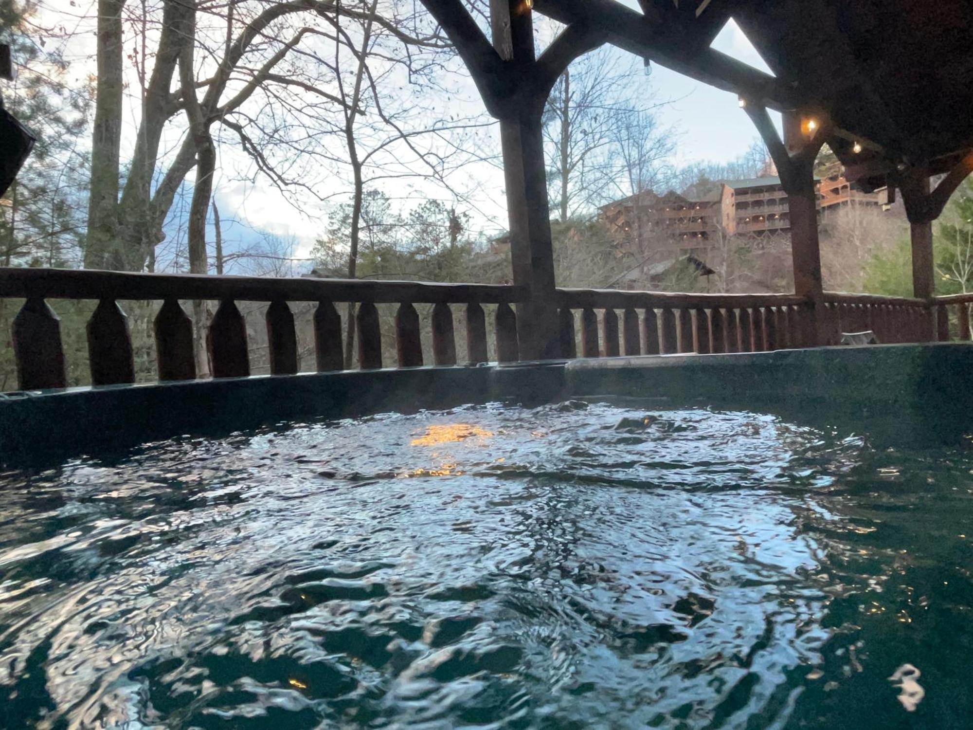 Spacious Resort Log Cabin, Easy Drive, Hot Tub, Arcade Gameroom, Mountain Vibe Gatlinburg Exterior foto